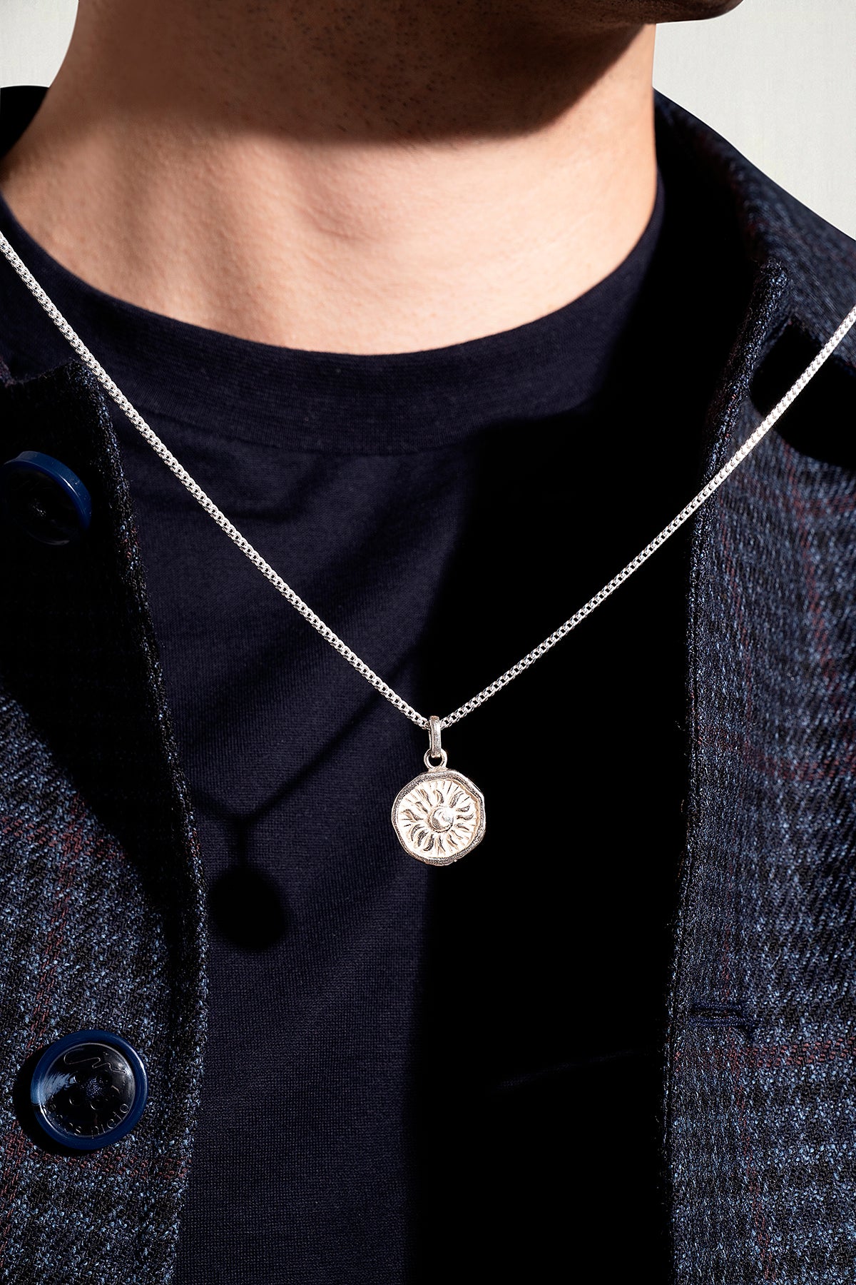HĒLIOS | CADENA CON DIJE EN PLATA LEY 950