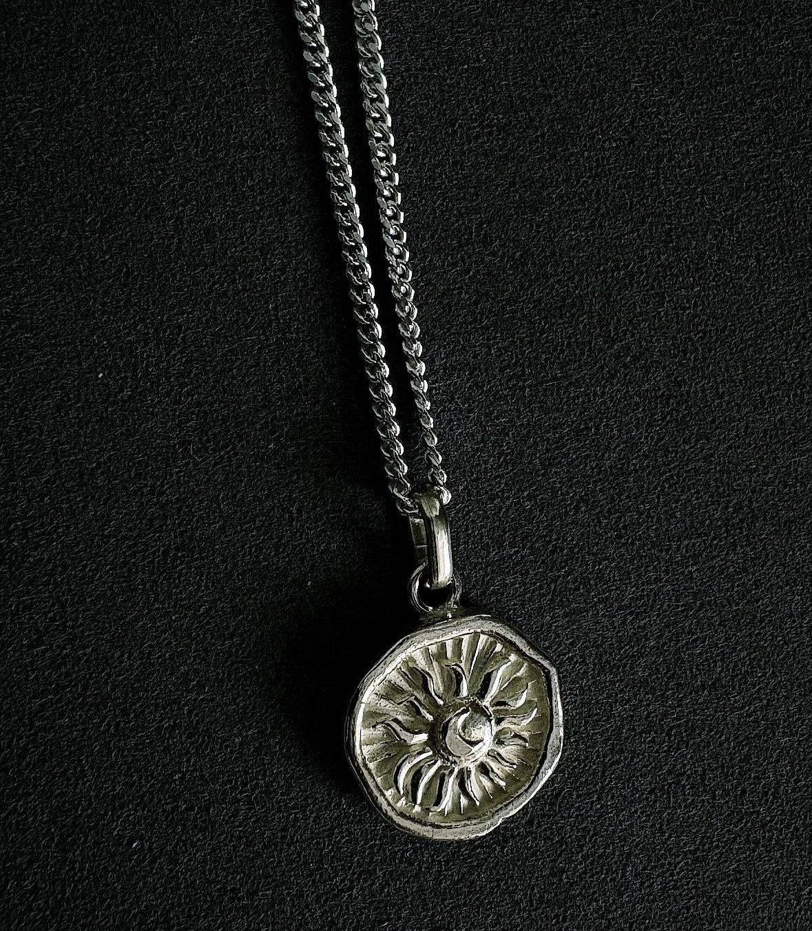 HĒLIOS | CADENA CON DIJE EN PLATA LEY 950
