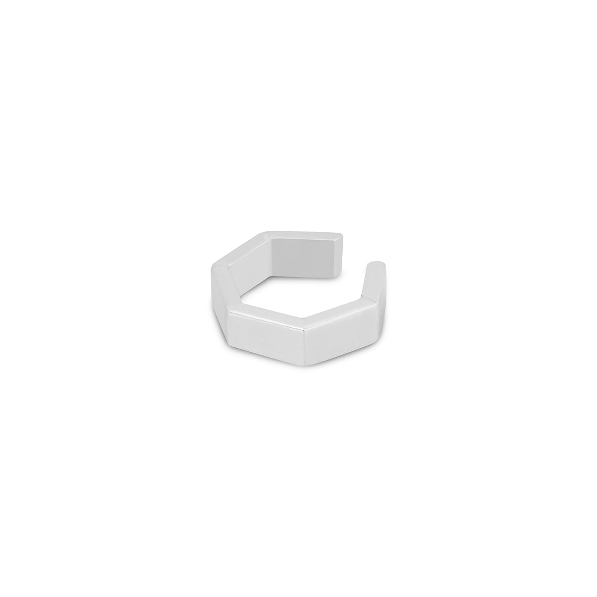Accesorio ear cuff en plata con diseño geométrico moderno
