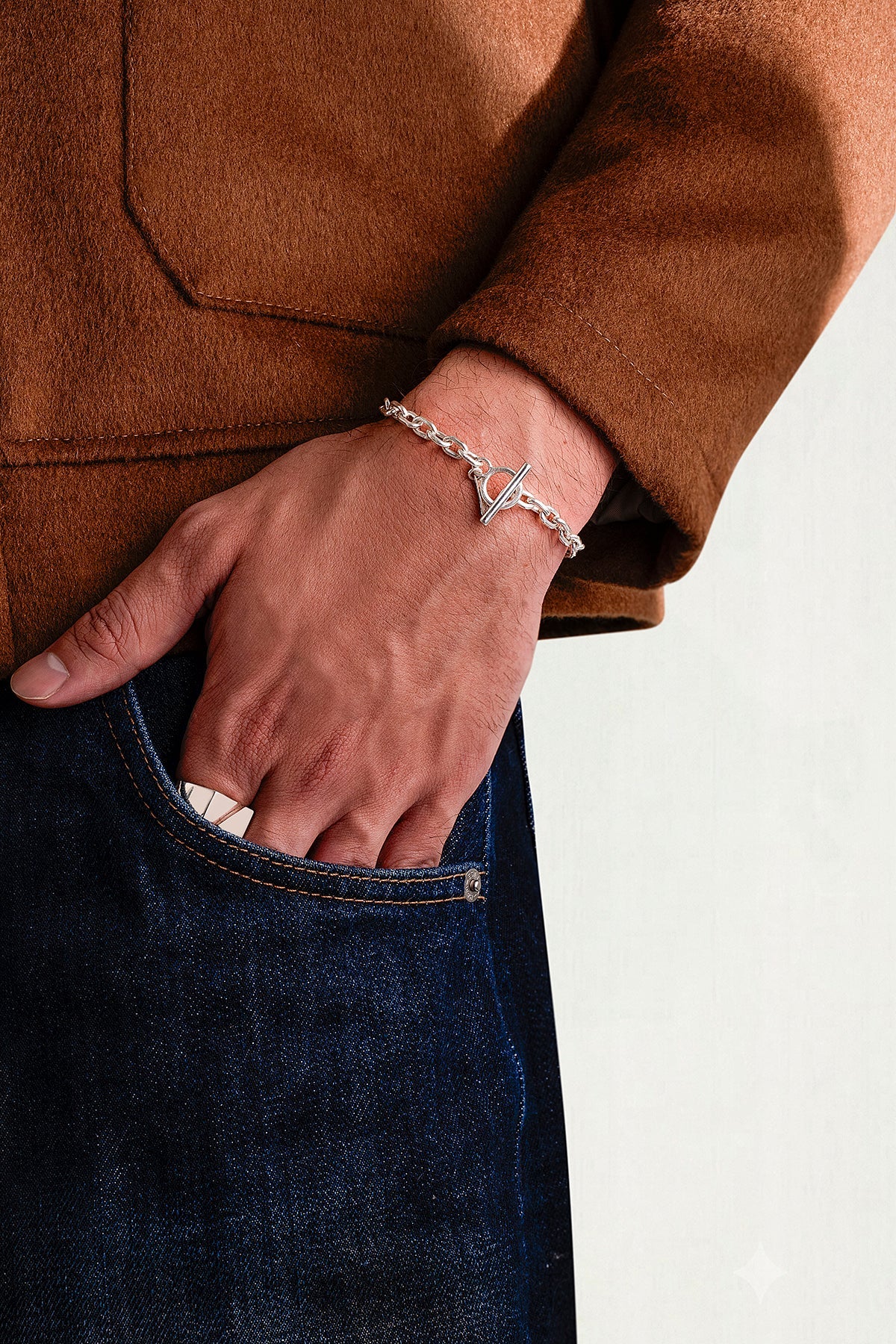 Pulsera de plata 925 para hombre, diseño eslabonado minimalista hecho a mano en Colombia por BAROQ.