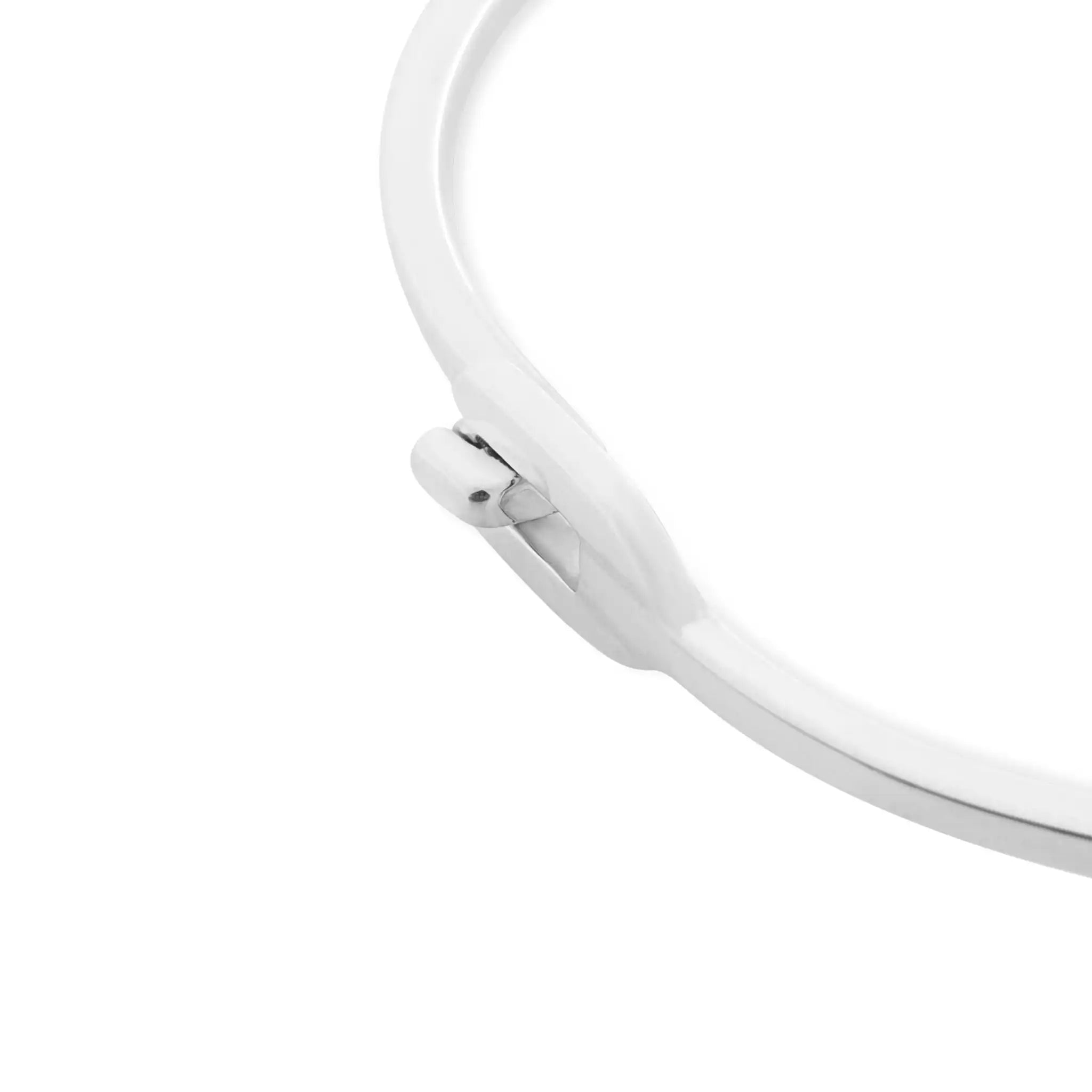 Pulsera rígida de plata para hombre con cierre integrado minimalista