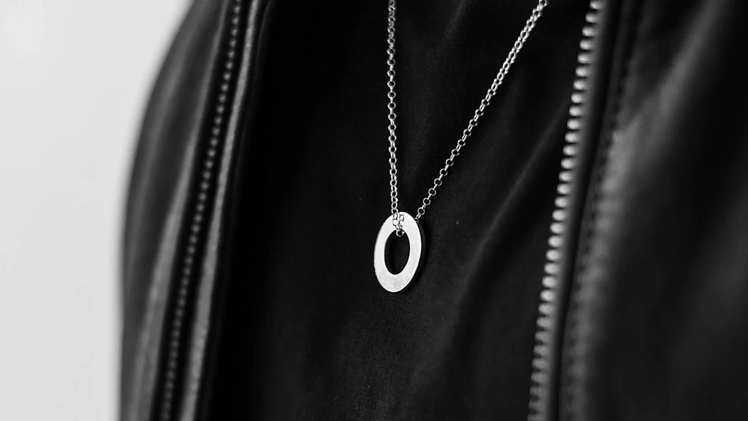 Cadenas de plata para hombre: El accesorio imprescindible - BAROQ