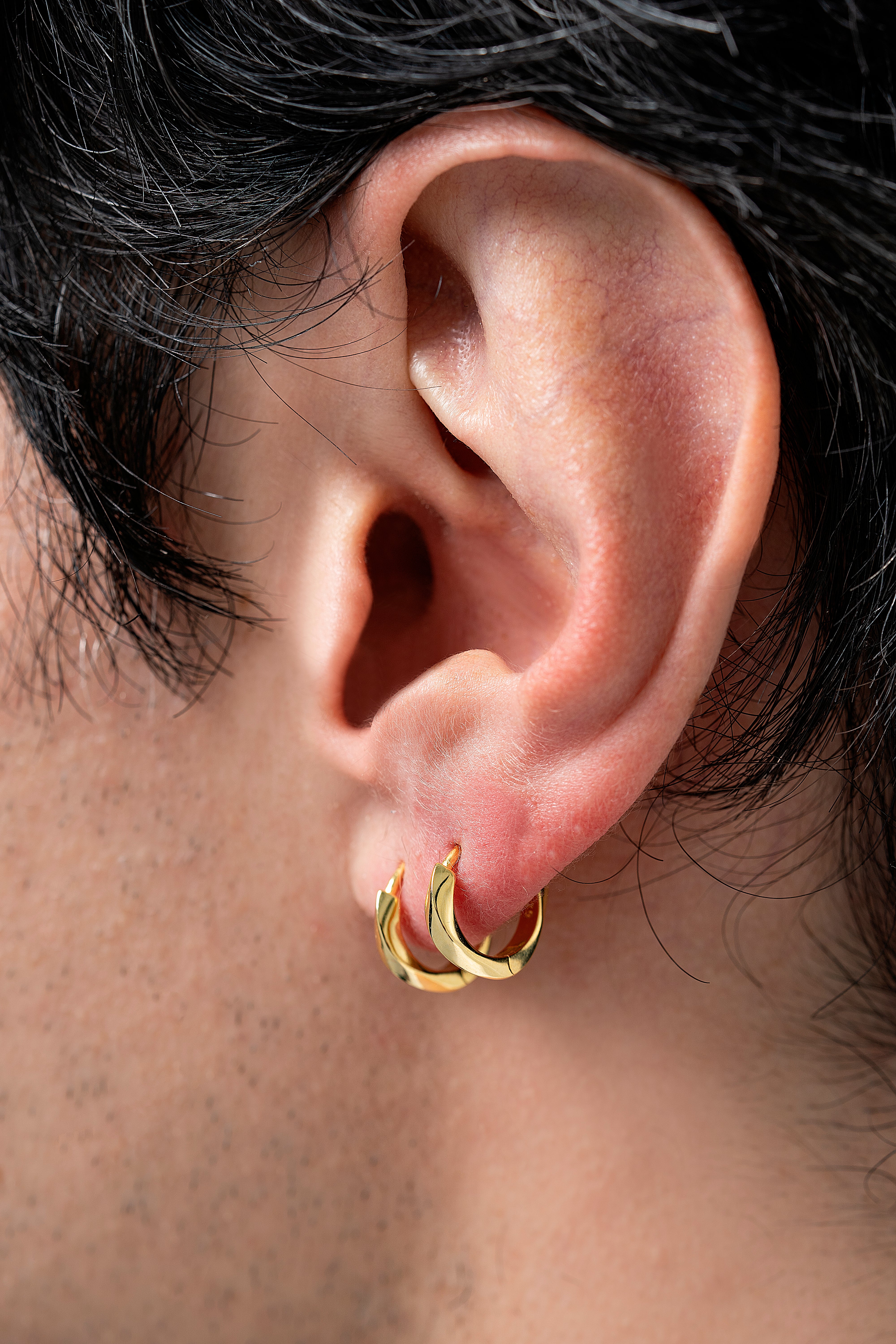 P8 | ARETES EN PLATA LEY 925 CON ENCHAPE EN ORO