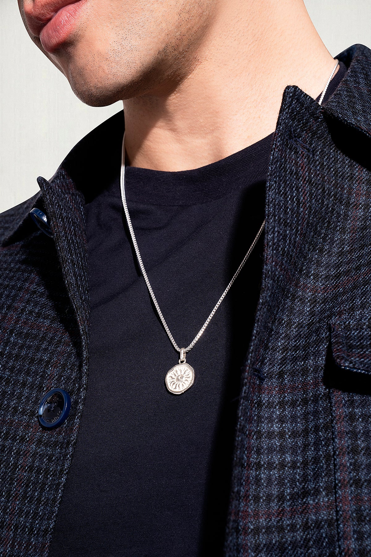 HĒLIOS | CADENA CON DIJE EN PLATA LEY 950