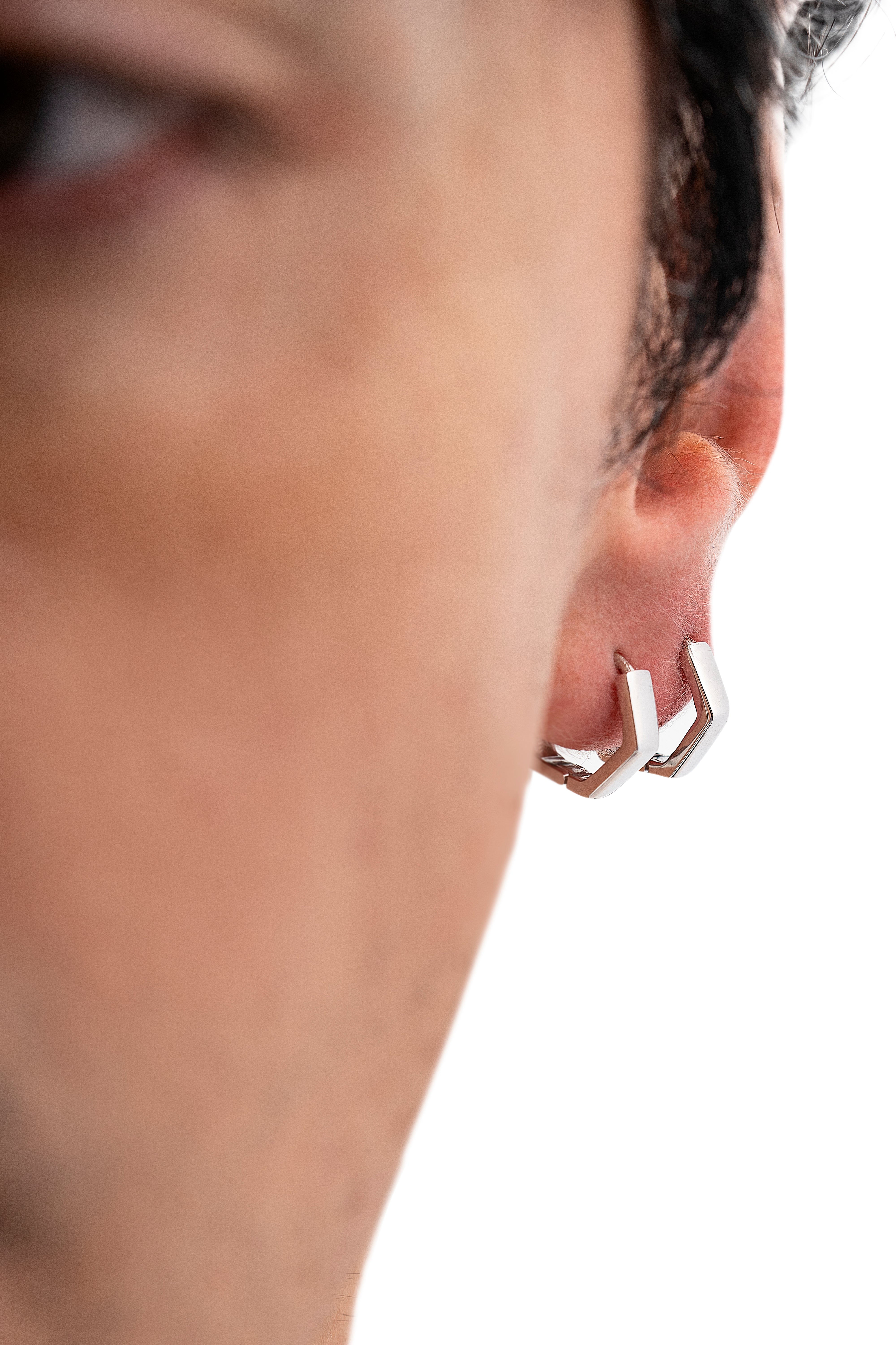 Aretes tipo hoop en plata 925 forma geométrica