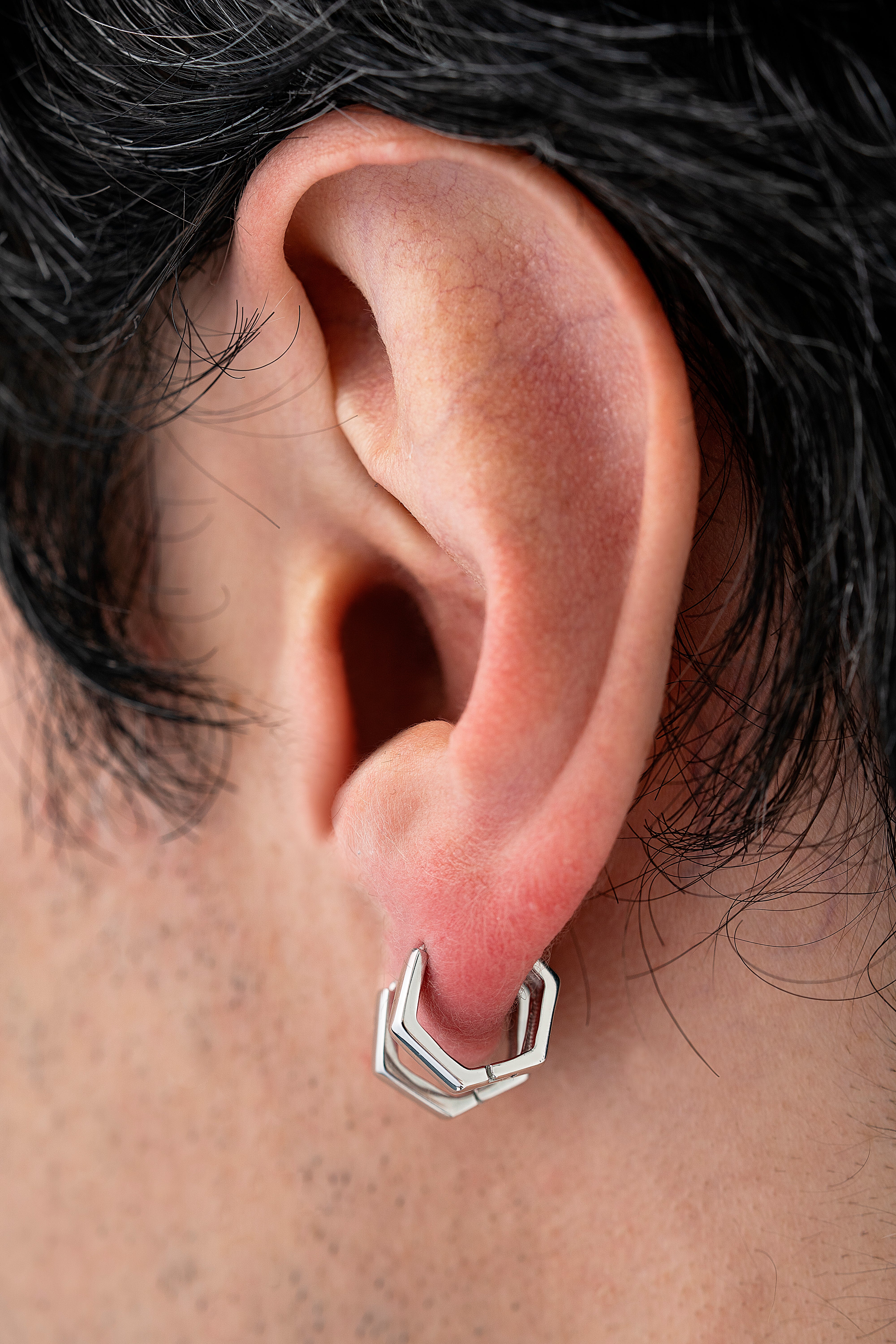 Aretes hexagonales en plata estilo contemporáneo