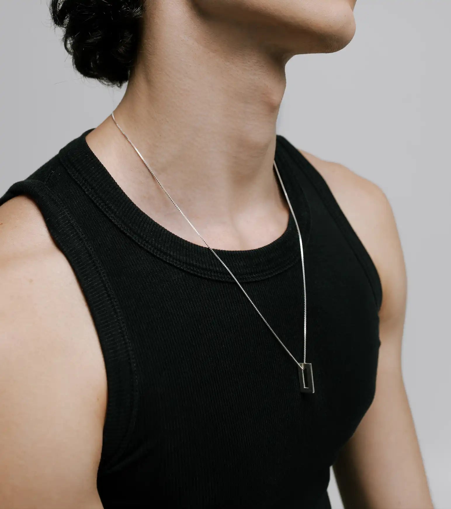 Cadena de plata 925 con dije rectangular en plata maciza para hombre