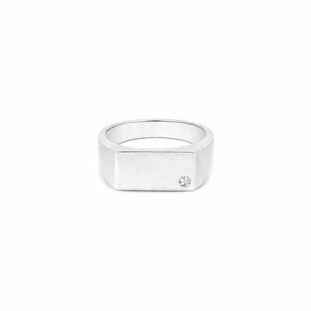 EIGHTH Ave Ring en plata 925 con diseño minimalista y opción de esmeralda, diamante o zafiro.