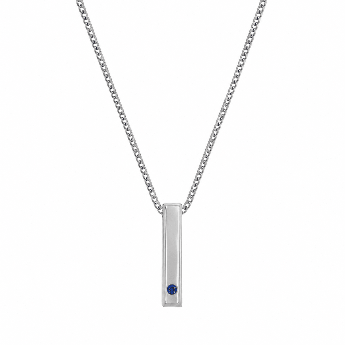 Fifth Ave Necklace en plata 925 con cadena fina, dije geométrico y esmeralda verde.